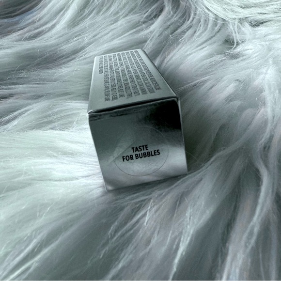 ✨UNOPENED MAC Fizzy Feels Lip Balm - Taste For Bubbles - Picture 4 of 5